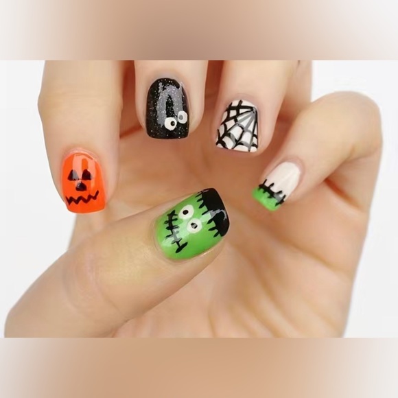 Halloween Press on Nails 💅🧡🖤 - Picture 1 of 4